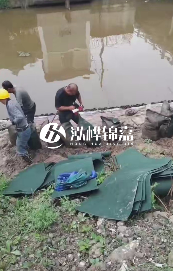 鄭州專業(yè)挖機(jī)打木樁-地基加固中挖機(jī)打木樁的優(yōu)勢(shì)？