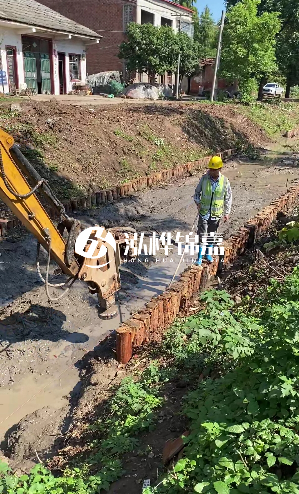 寧德河道清淤專業(yè)施工-挖掘機(jī)清理河底淤泥的深度如何控制？
