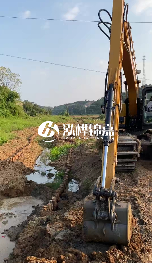 青島河道清淤專業(yè)施工-水挖機(jī)清淤適合哪些河道狀況？